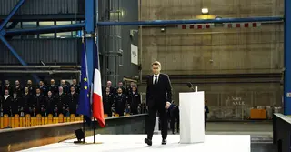 মধ্যপ্রাচ্যে মিত্রদের সুরক্ষায় ভূমধ্যসাগরে ফ্রান্সের বিমানবাহী রণতরী পাঠানোর নির্দেশ ম্যাক্রোঁর